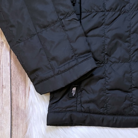 The North Face Women’s Circaloft 1/4 Zip Pullover Black Jacket - Picture 4 of 11